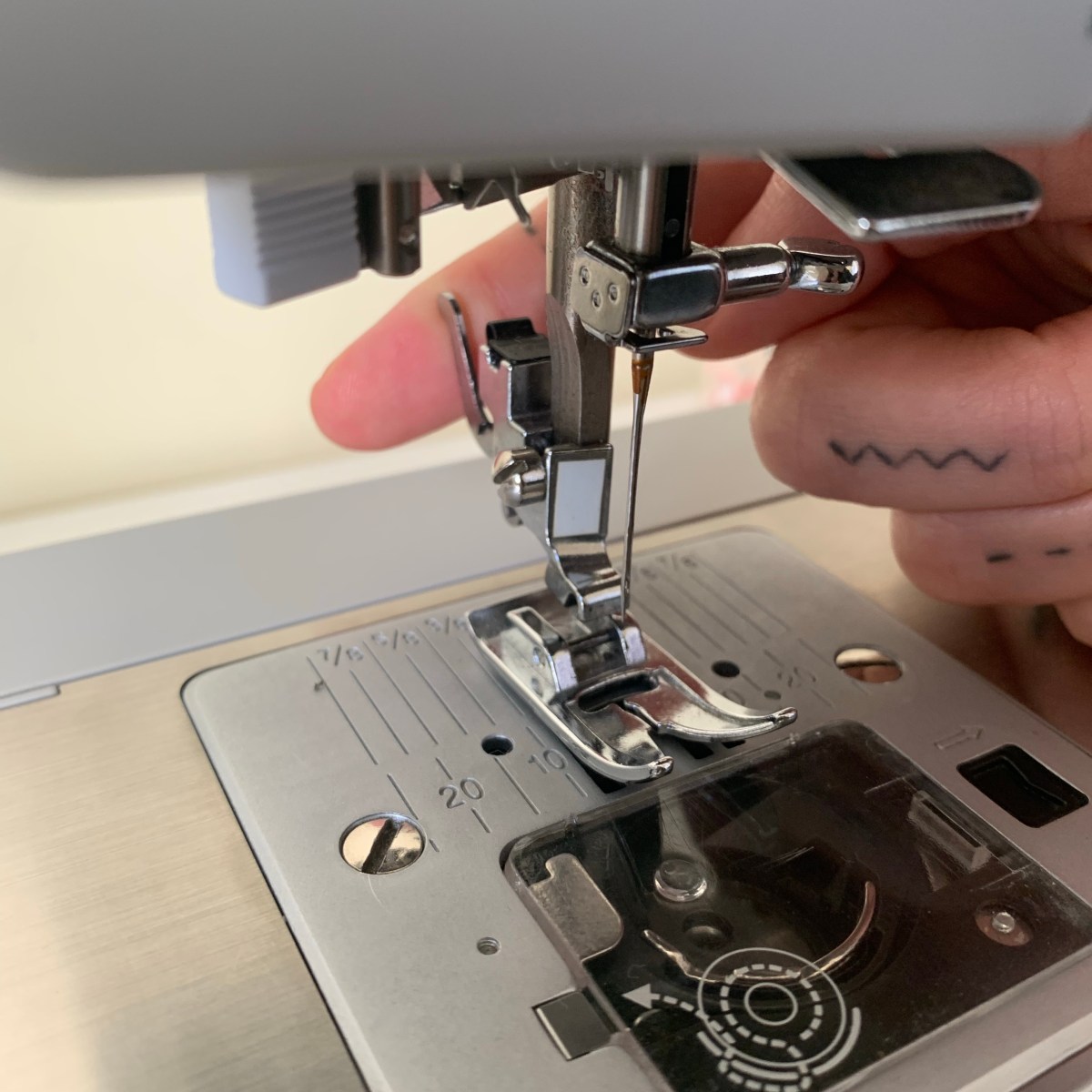 Como limpar e lubrificar a máquina de costura – Parte&nbsp;1